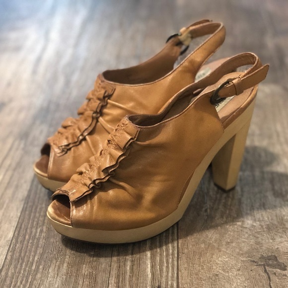 Steve Madden Shoes - Steve Madden Tan Ruffle Peep-Toe Sandals